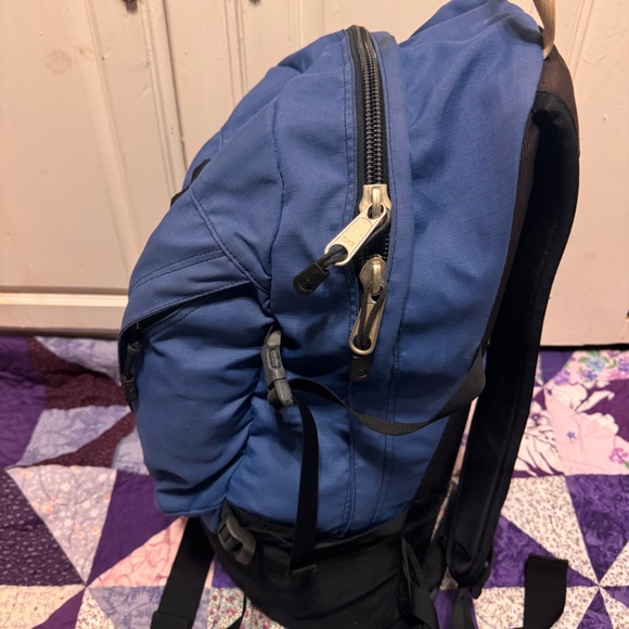 The North Face Backpack for hiking travel school multiple uses - Picture 3 of 5